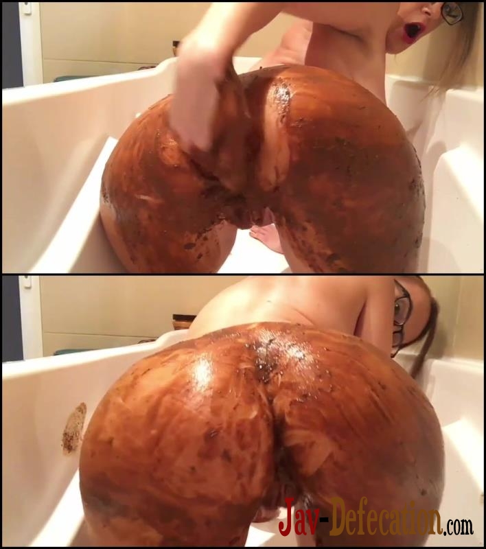 [Special #403] Girl covered feces in bath masturbates dirty anal hole and pussy (2018 | FullHD)