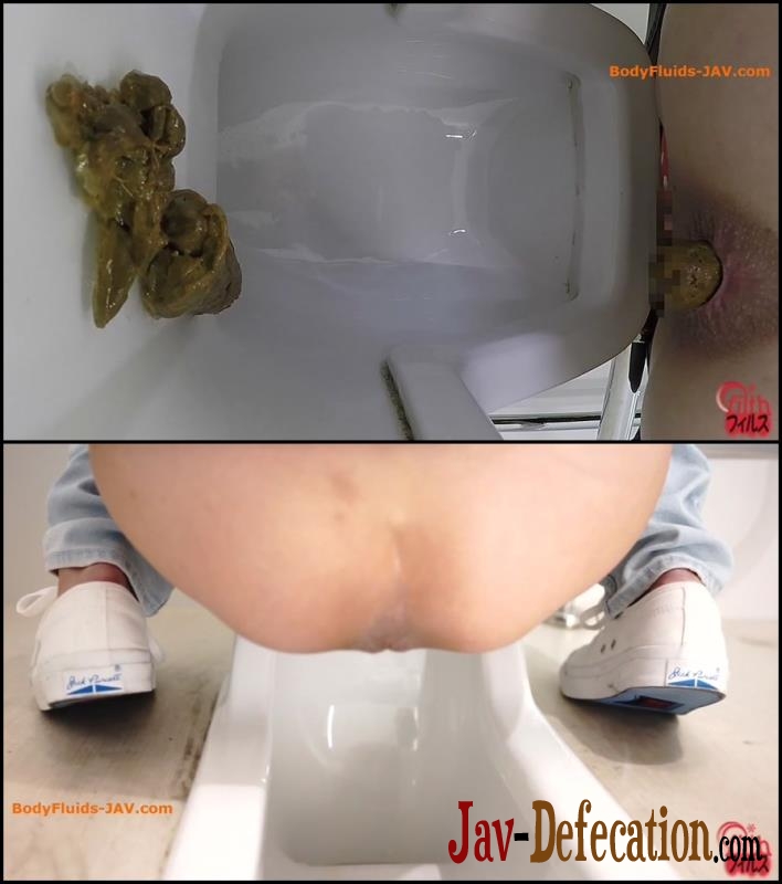 BFFF-150 Hidden camera in public toilet filming female poop (2018 | FullHD)